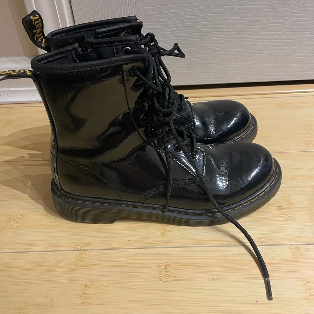 Dr. Martens Black Patent Leather Lace up boots 1460Y girls‎ 6/boys 5